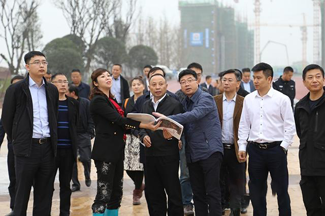 自貢市委副書記、市長何樹平調(diào)研督導彩燈大世界